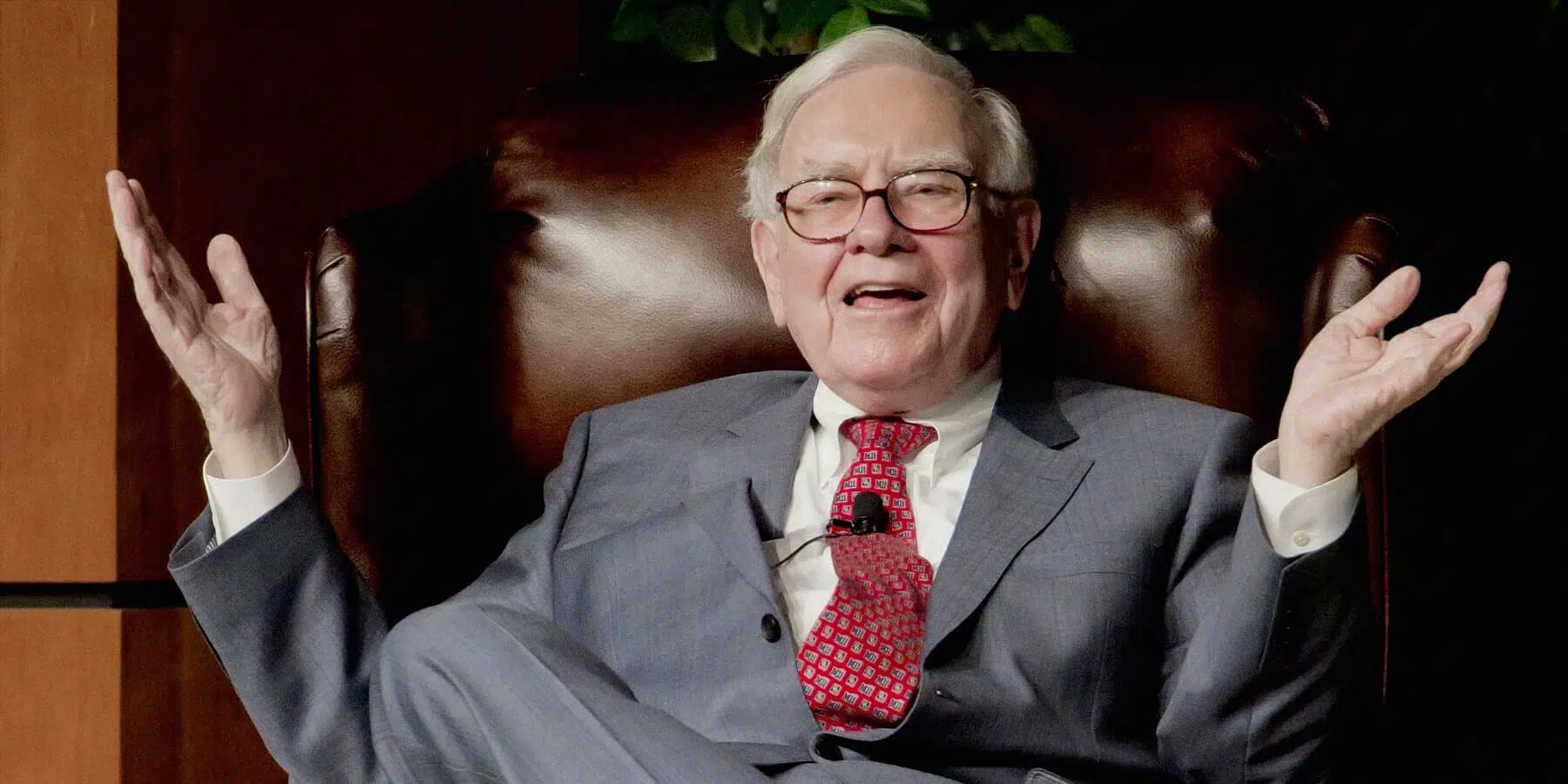 Invista como Warren Buffet, o ícone do mercado financeiro