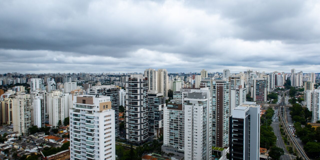 Aluguel subiu 9,13%: como o imóvel alugado se compara aos FIIs?
