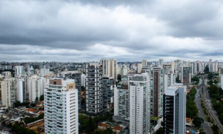 Aluguel subiu 9,13%: como o imóvel alugado se compara aos FIIs?