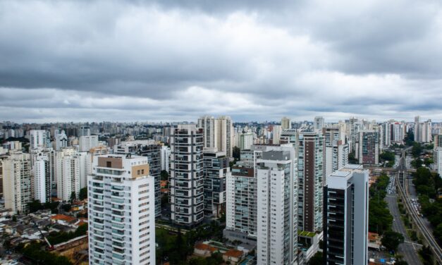 Aluguel subiu 9,13%: como o imóvel alugado se compara aos FIIs?